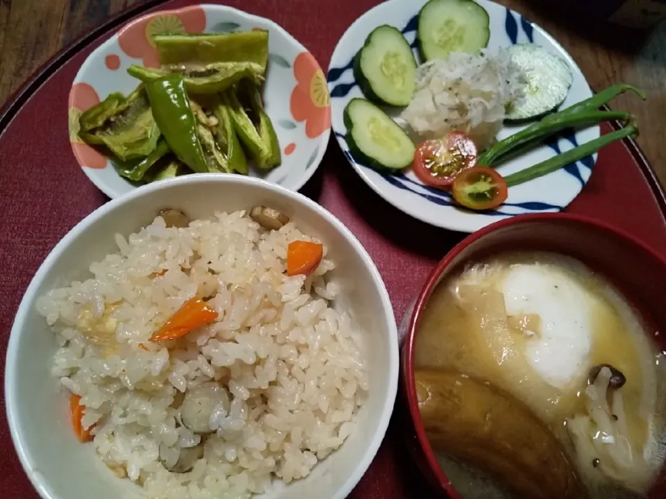 Snapdishの料理写真:炊き込みご飯の朝ごはん|由紀子さん