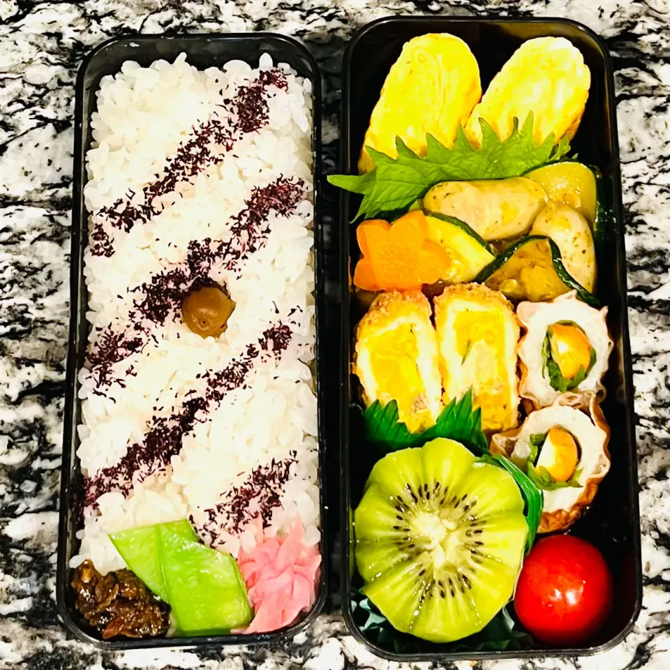 Snapdishの料理写真:ズッキーニとウィンナーのカレー炒め弁当|アッコちゃん✨さん