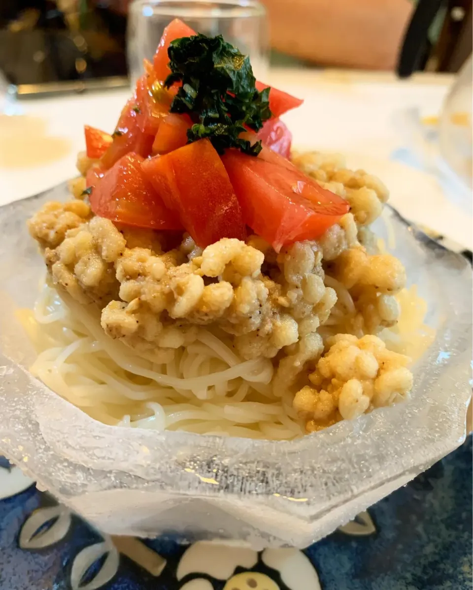 Snapdishの料理写真:素麺❗️豆乳麺つゆに天かす🍅|みっこちゃんさん