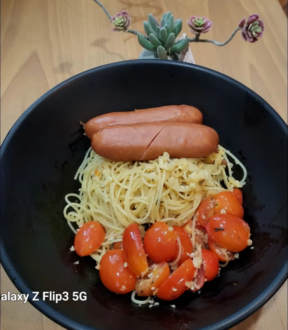 Snapdishの料理写真:Angel hair Aglio Olio|Cindy Hoさん