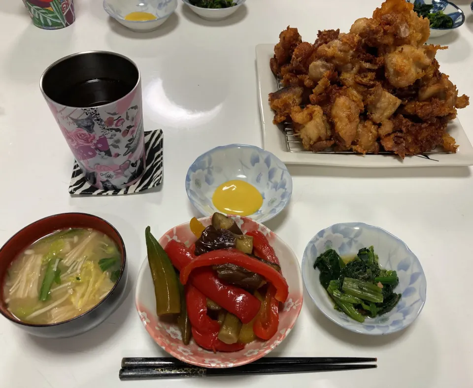 晩御飯☆ほうれん草のお浸し☆唐揚げ☆夏野菜の焼き浸し☆みそ汁（白菜・小松菜・えのき）|Saharaさん