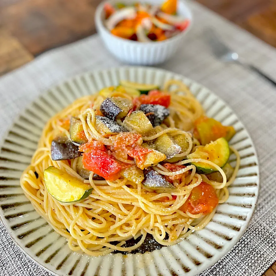 Snapdishの料理写真:朝採れ野菜で冷製パスタ🍅|adamonismさん