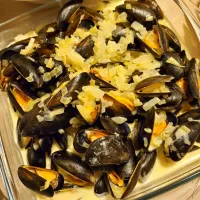 Snapdishの料理写真:Blue mussels in white wine and creamy sauce
白汁忌廉藍青口|tomatomaさん