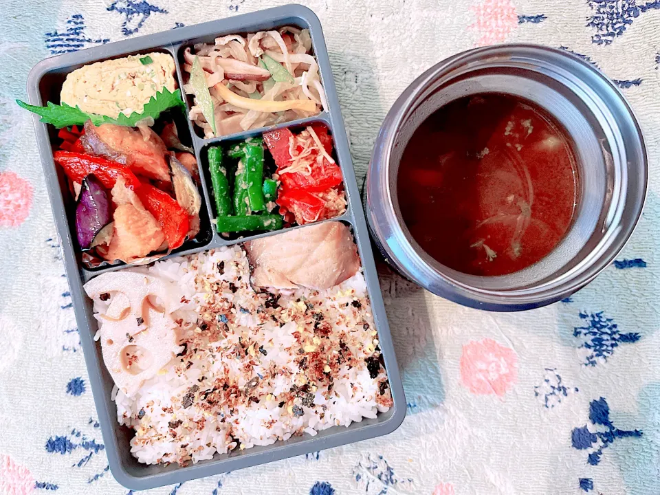 Snapdishの料理写真:鮭の揚げびたしのお弁当|とぴさん