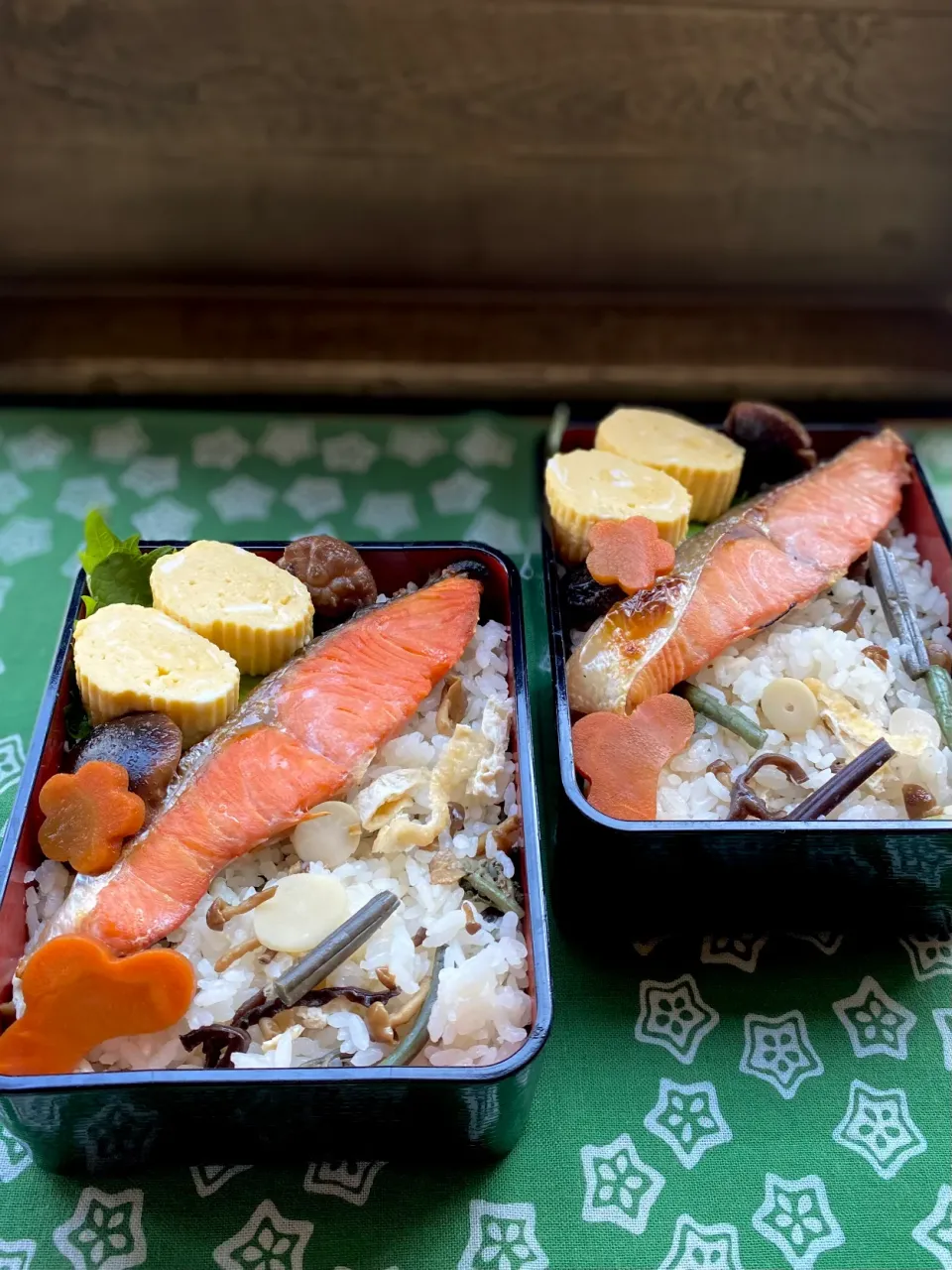 山菜炊き込みご飯と焼き鮭弁当|けいこさん