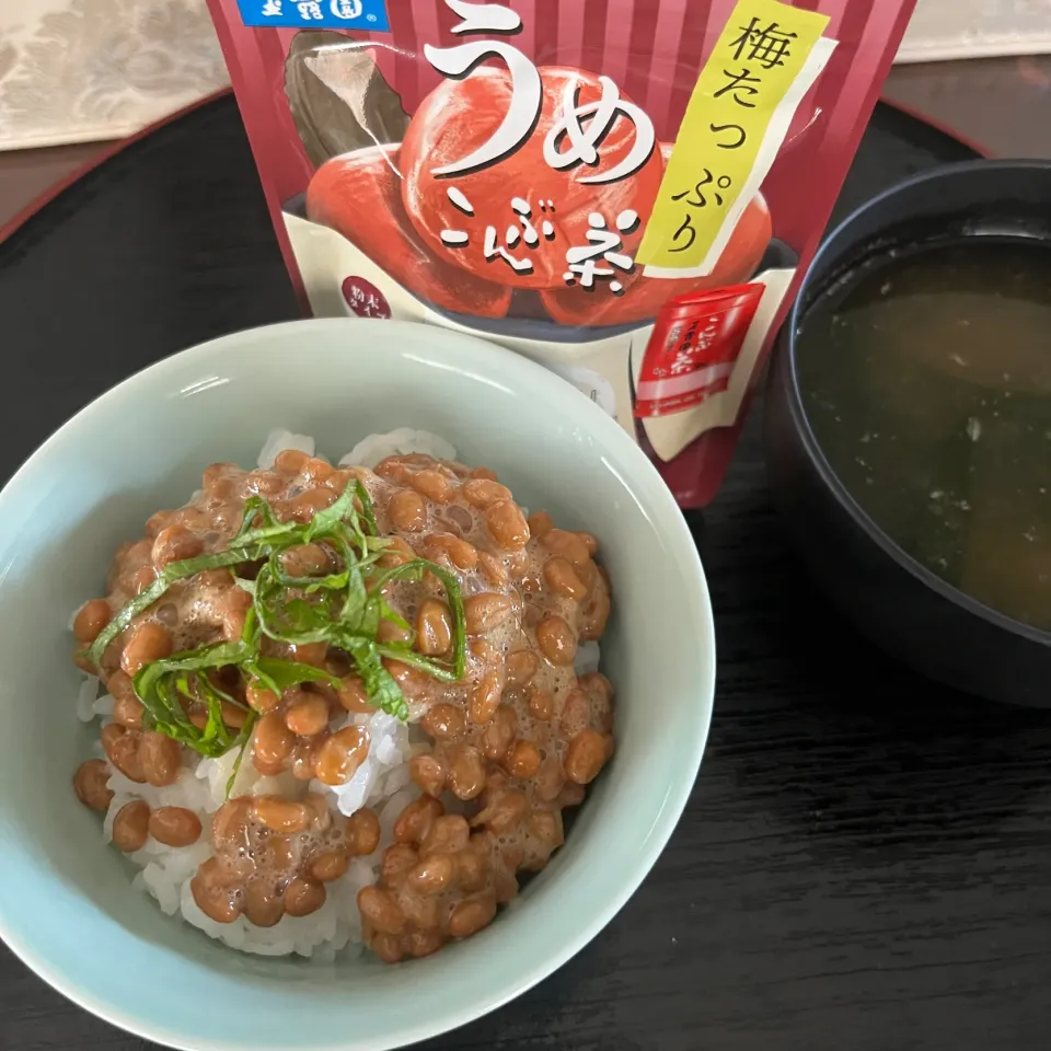 「納豆ごはん」にも "うめこんぶ茶"|adriablueさん