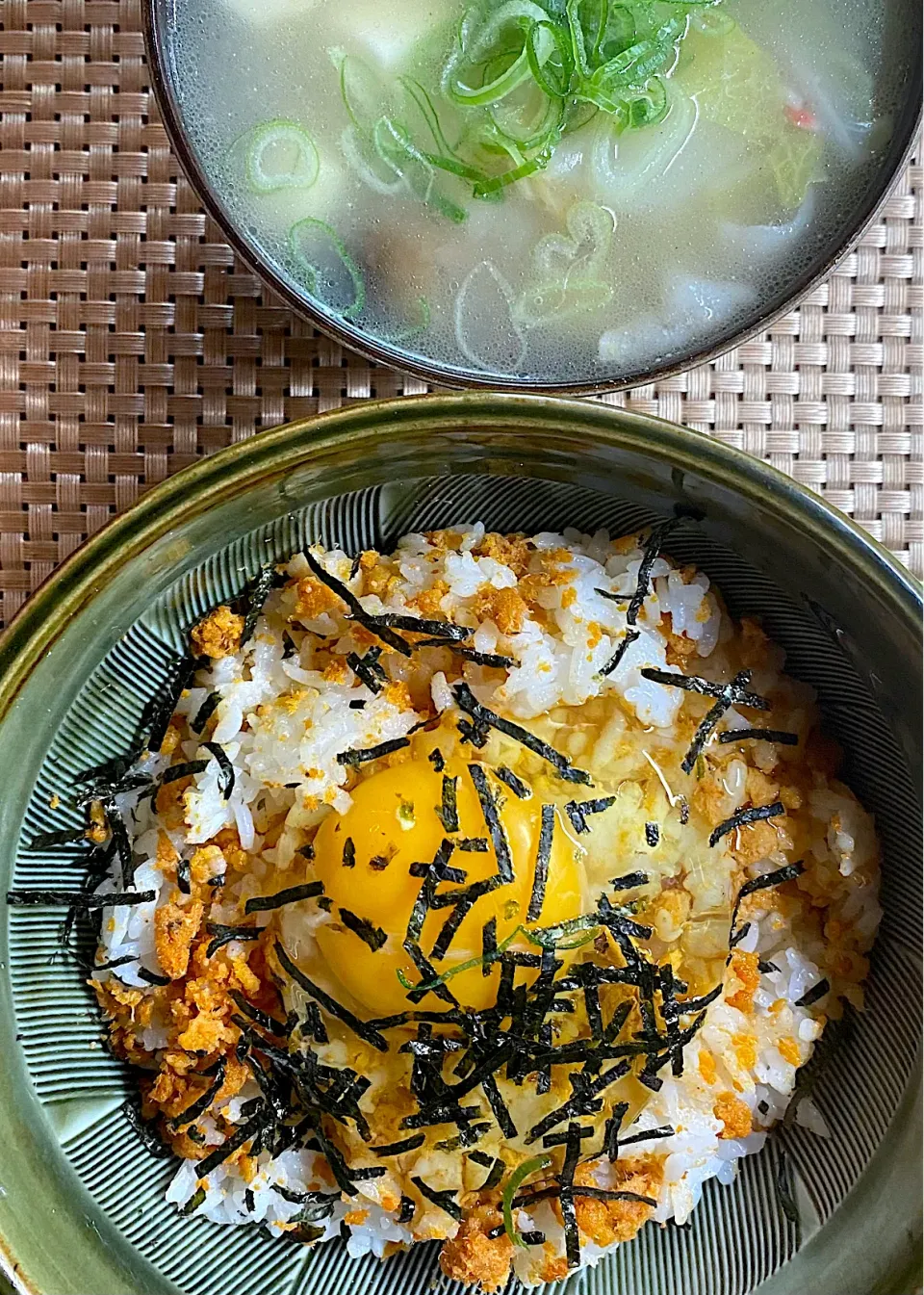 鮭めんたいの卵かけご飯|すくらんぶるえっぐさん