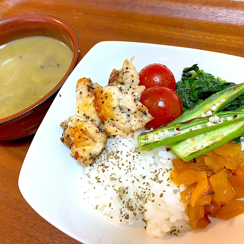 夏野菜とグリーンカレー🍛|かおちゃんさん