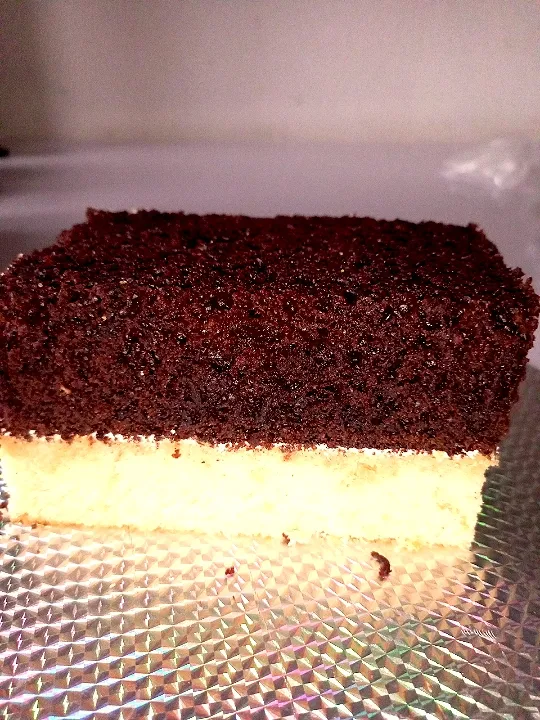 Snapdishの料理写真:Sponge Vanilla and chocolate Cake 🍰 🍦 🍫 ready for afternoon tea ☕🍵... yum!|MOさん