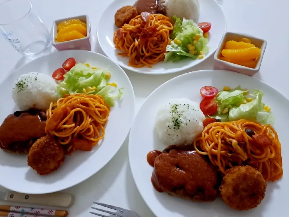 ワンプレートな夕食(*^^*)
チーズハンバーグ、ナポリタン🍝、ホタテクリームコロッケ、サラダ🥗
オレンジ🍊|プリン☆さん