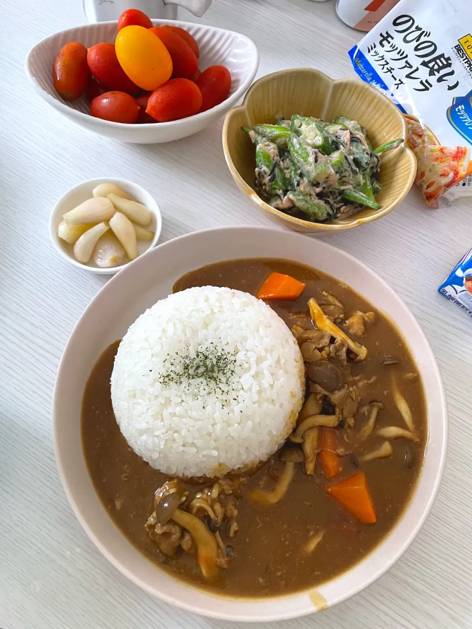 しめじとトマトのカレー|おいもさん