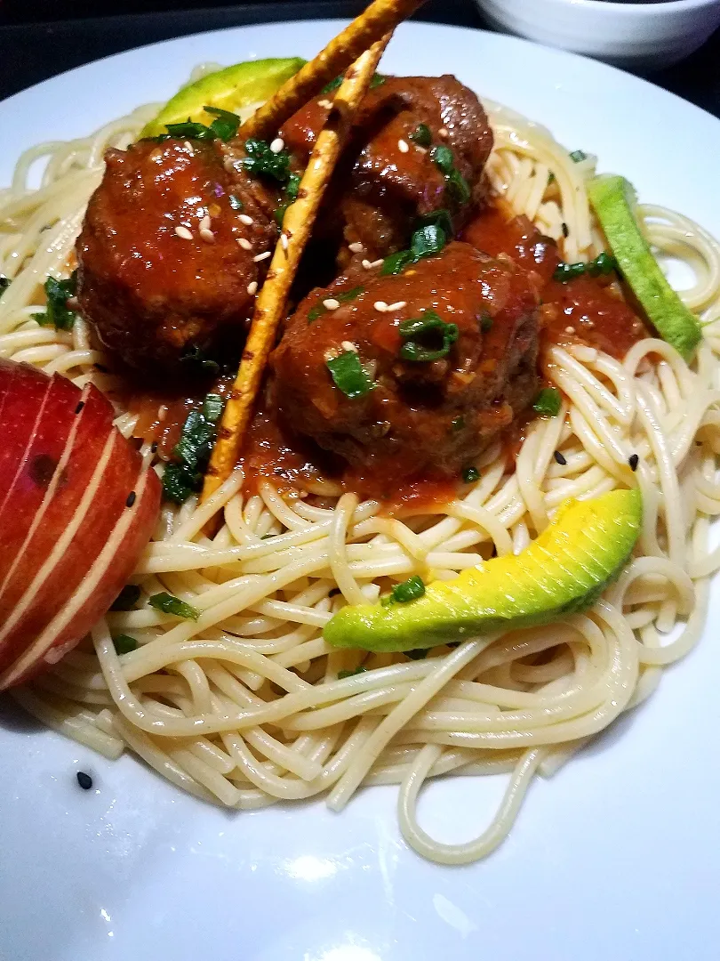 saucy meatballs with spaghetti|Busisiwe Malunduさん