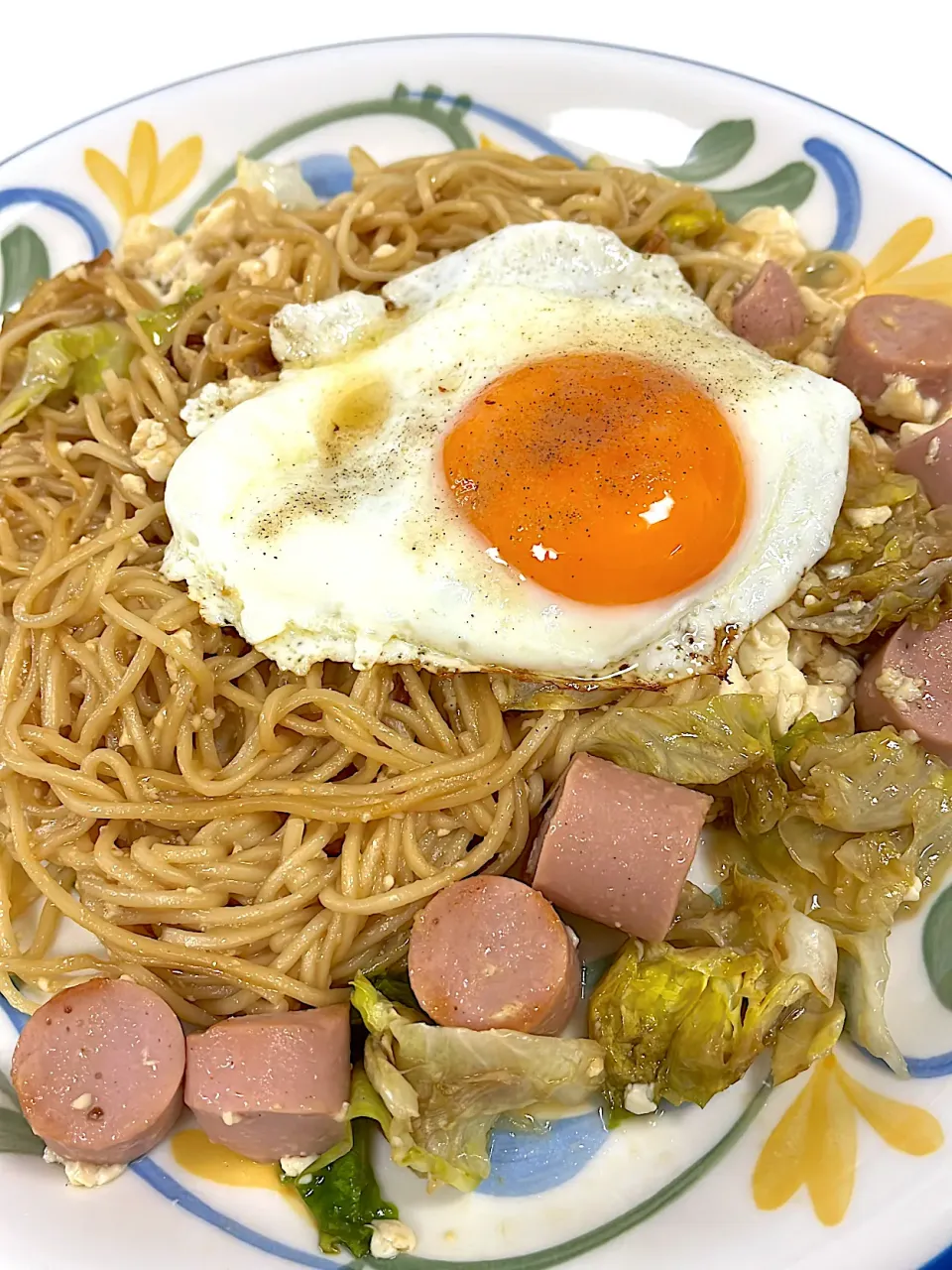 目玉焼きを乗っけて、ちょっと見栄えがした焼きソーメン♫wwwww|Yoshihiro Andoさん