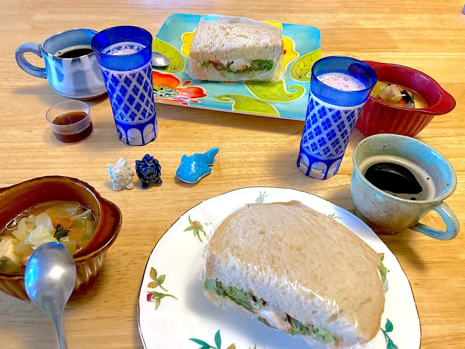 おうちシェフProで作ったサラダチキンのサンドイッチ🥪|さくたえさん