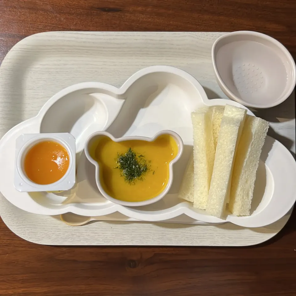 Snapdishの料理写真:食パン、かぼちゃスープ、ベビーダノンもも&緑黄色野菜、湯冷し|km2571さん