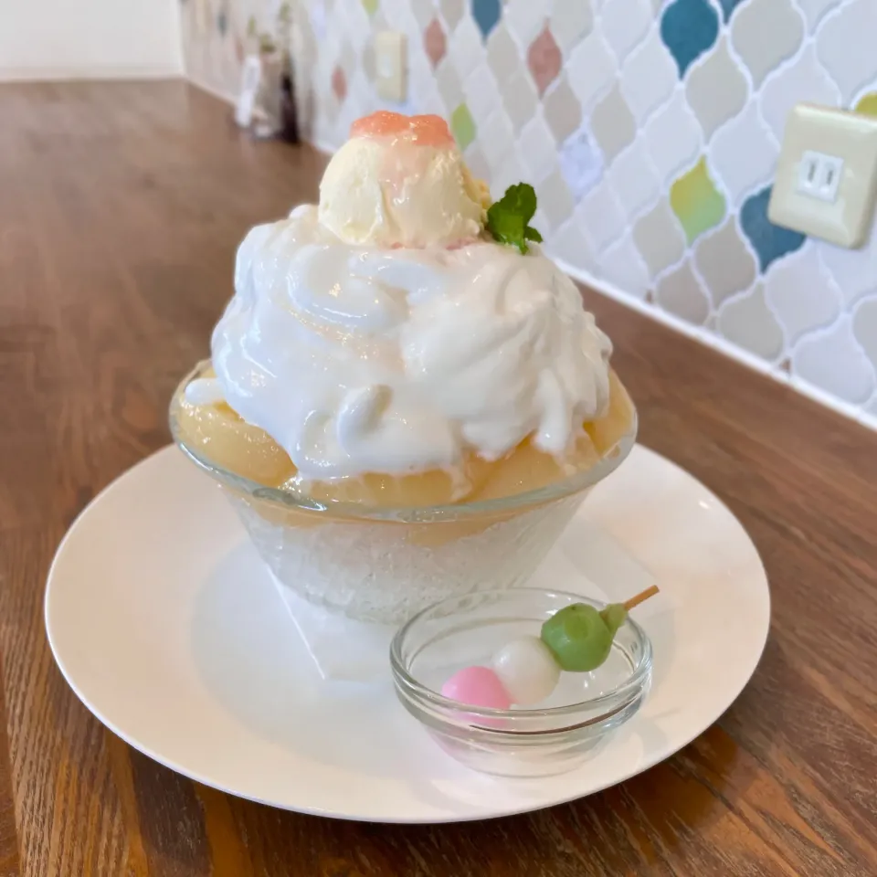 Snapdishの料理写真:niwa cafe 桃のコンポートヨーグルトエスプーマ🍑かき氷です〜|sucreroomさん