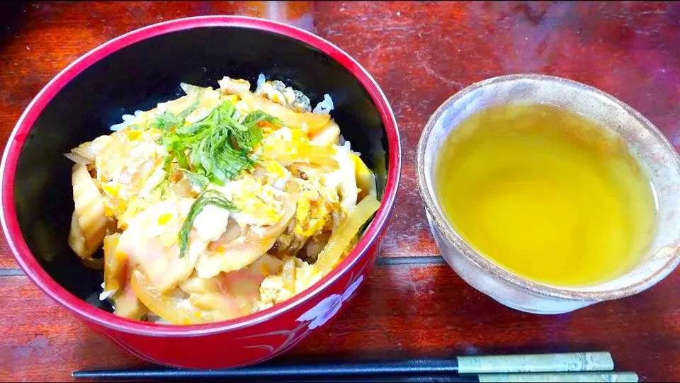 Snapdishの料理写真:7/13のお昼ごはん
母の手料理
玉子丼|卯月さん