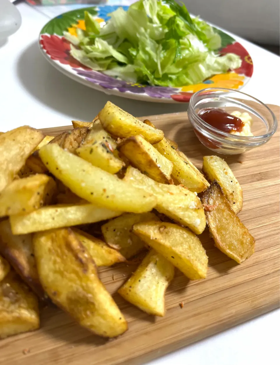 ジャガイモフライドチップス🥔沢山揚げてみました。カレー味　桜エビ　塩コショウ味たくさん|Ryokoさん