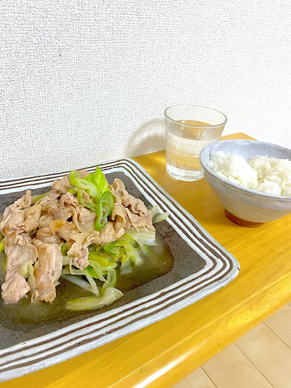 Snapdishの料理写真:お肉とレタスとネギ|y.s__che_fさん