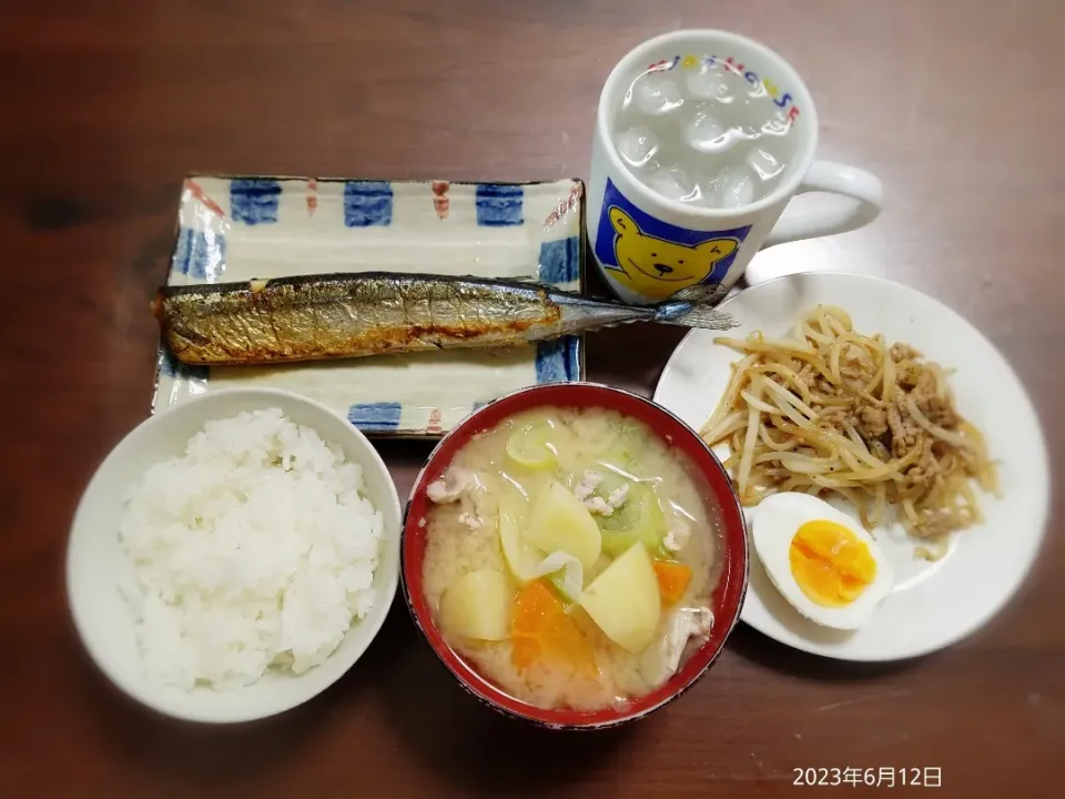 2023年6月12日の晩ご飯
さんまの塩焼き
豚挽肉ともやしの炒めもの
豚汁
焼酎水割り|ソラ♂のご飯さん