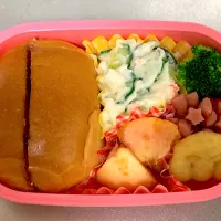 Snapdishの料理写真:ブルーベリーロールパン弁当|かぬままさん