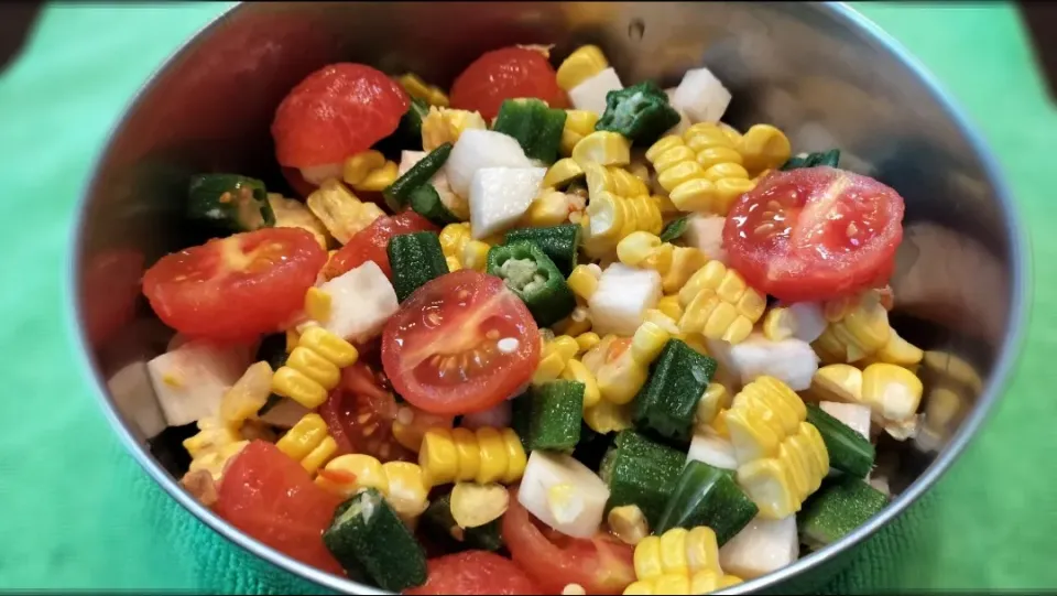 🍅🌞夏野菜の元気サラダ🌽|みよぱさん