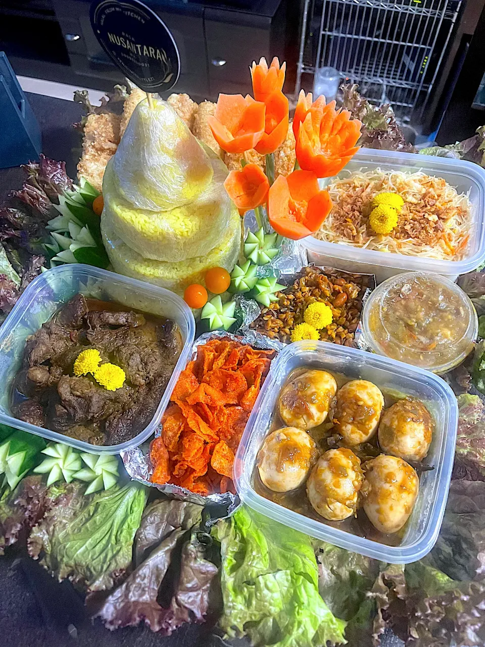 Snapdishの料理写真:Nasi tumpeng|yeni kartikasariさん