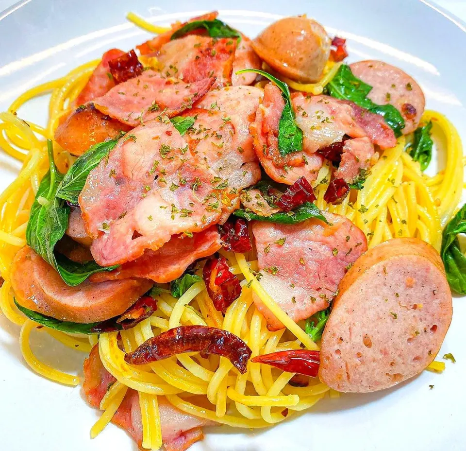 Spaghetti Spicy Sausage & Bacon 🥓🍝🤤|An'leeさん