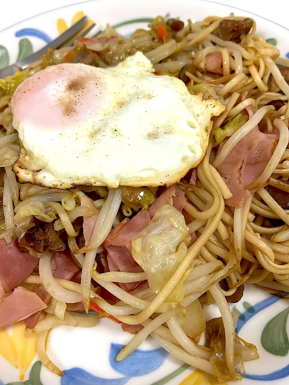 昨日の、野菜の煮込みからのリメイク♫  ベーコンと野菜の焼きうどん♫😆😆😆❤️❤️❤️❤️❤️‼️‼️（笑）|Yoshihiro Andoさん