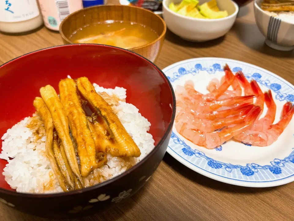 穴子丼と甘エビの刺身、味噌汁|yuichiさん