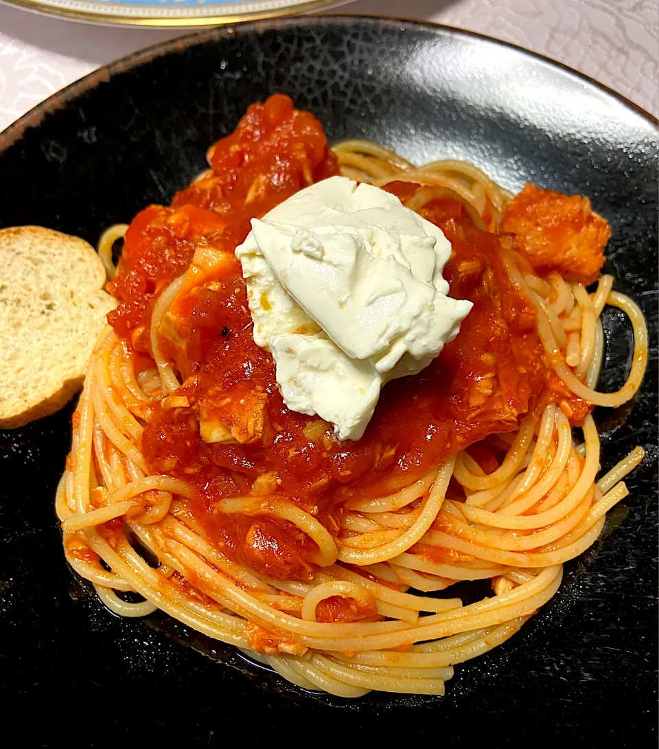 Snapdishの料理写真:ツナトマトソースパスタ|ネコさん