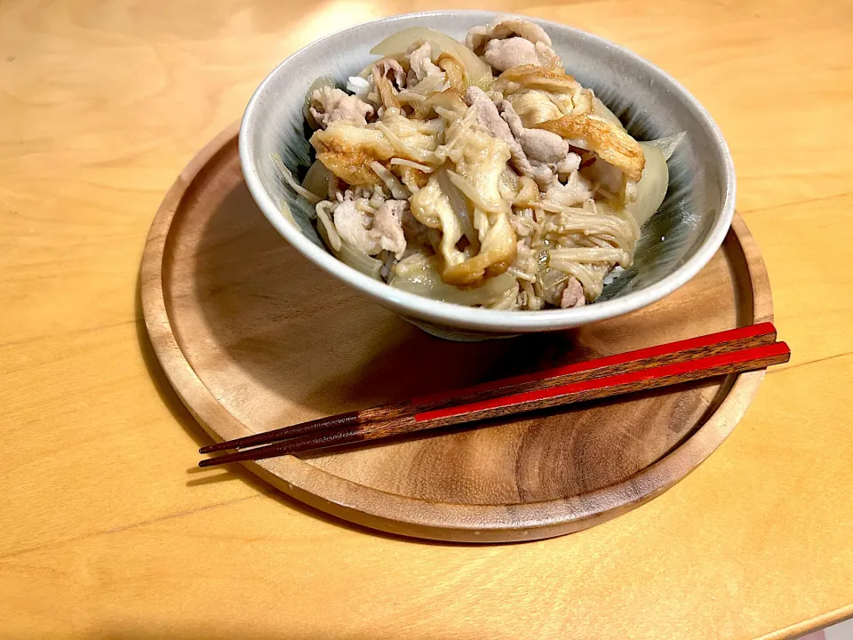 Snapdishの料理写真:豚肉と車麩の甘辛煮丼|かなっぺさん