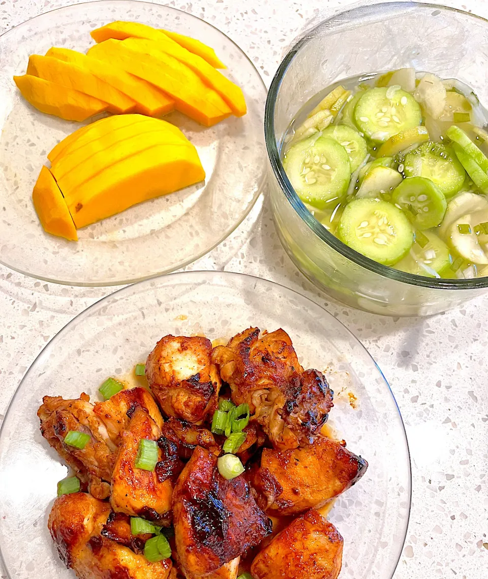 Snapdishの料理写真:Mango slices, pickled cucumbers, and chicken tocino bbq|🌺IAnneさん