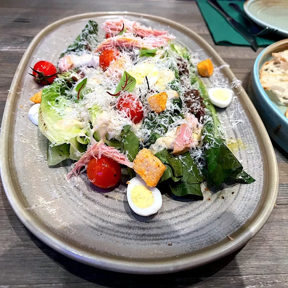 Smoked tuna belly chargrilled Caesar salad|skyblueさん