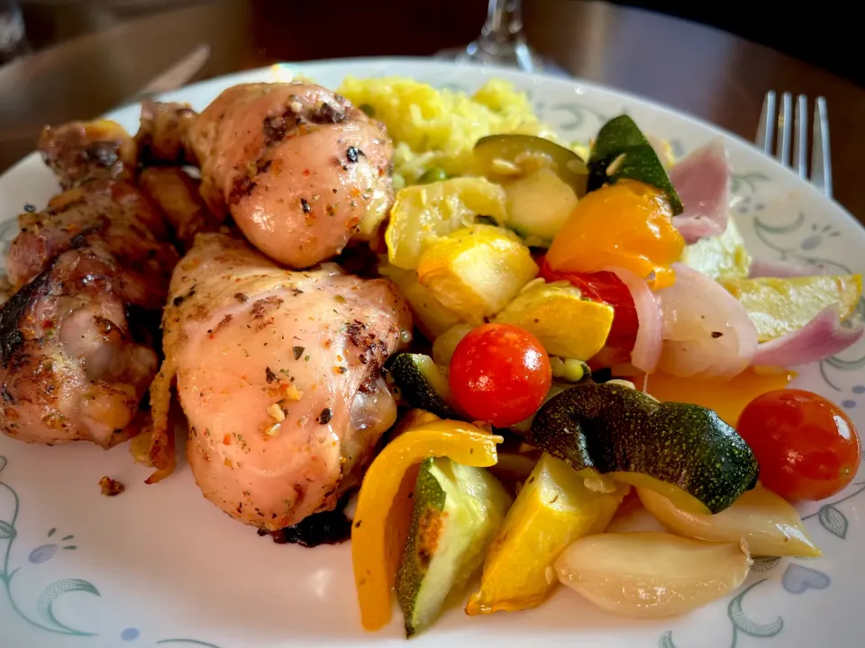 Roasted chicken drumsticks and vegetables with saffron rice|Laki Maikaʻiさん