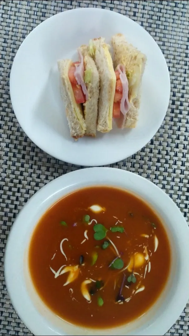 Tomato And Fresh Herbs Soup with Assorted Sandwich|Rajさん