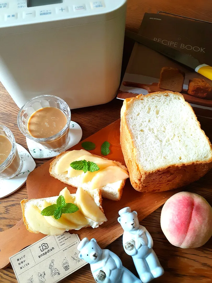 Snapdishの料理写真:初めてのホームベーカリー🔰
まずは基本の食パン🍞焼けました～🎶|fumfumさん