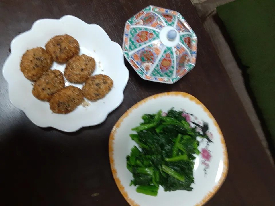 今日はほうれん草、鶏肉のゴマあげ|稲荷キツネさん