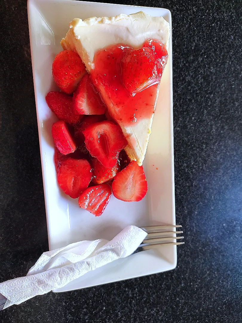 cheese cake with strawberries|Dileeshaさん