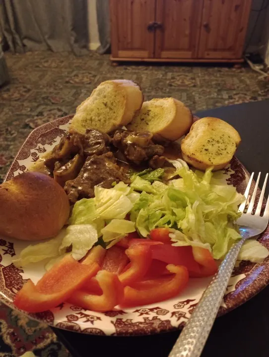 curry goat with salad .garlic bread peppers|Suez Phiddさん