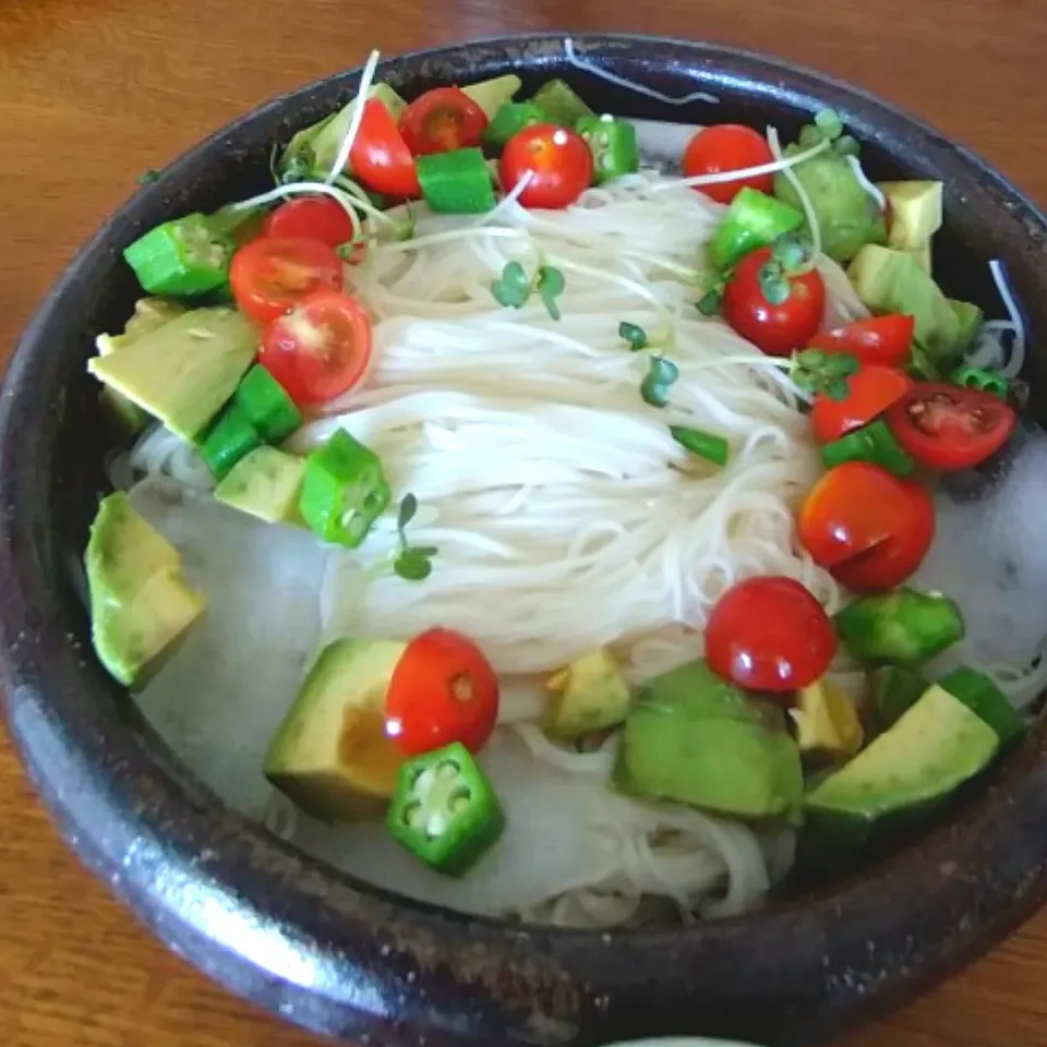 トマトとアボカドでサラダそうめん|Reikoさん