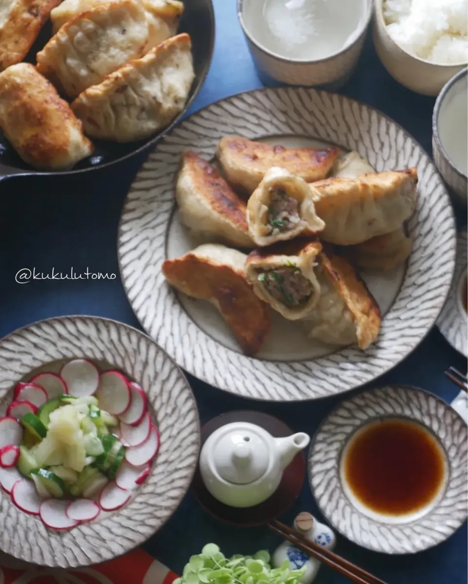 Snapdishの料理写真:ホワイト餃子🥟風〜分厚い皮も手作り揚げ餃子|kukulutomo ❁𓎪 ⡱𓎩‎𐩢𐩺𓎪 ⡱さん