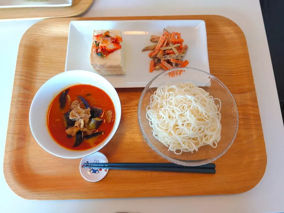 今日の昼食　カルディのパネーンカレー、そうめん、冷奴、ごぼうサラダ|pinknari🐰🌈さん