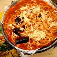 Snapdishの料理写真:Seafood Udon with cheese on hot pan|Huyền Mỹさん