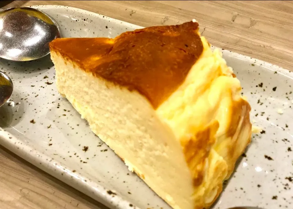 Basque Burnt Cheesecake 🧀🤤
...
...
Mmmm... I'm in Heaven w/ this Creamy & Delish Cheesecake! 🥰💛|An'leeさん