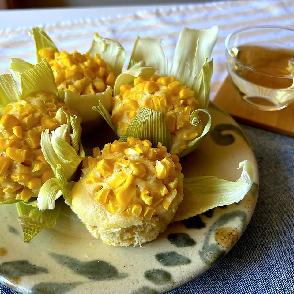 はるち- ̗̀ ☺︎  ̖́-さんの料理 るん♪さんの料理 とうもろこし蒸しパン🌽♪|はるち- ̗̀ ☺︎  ̖́-さん