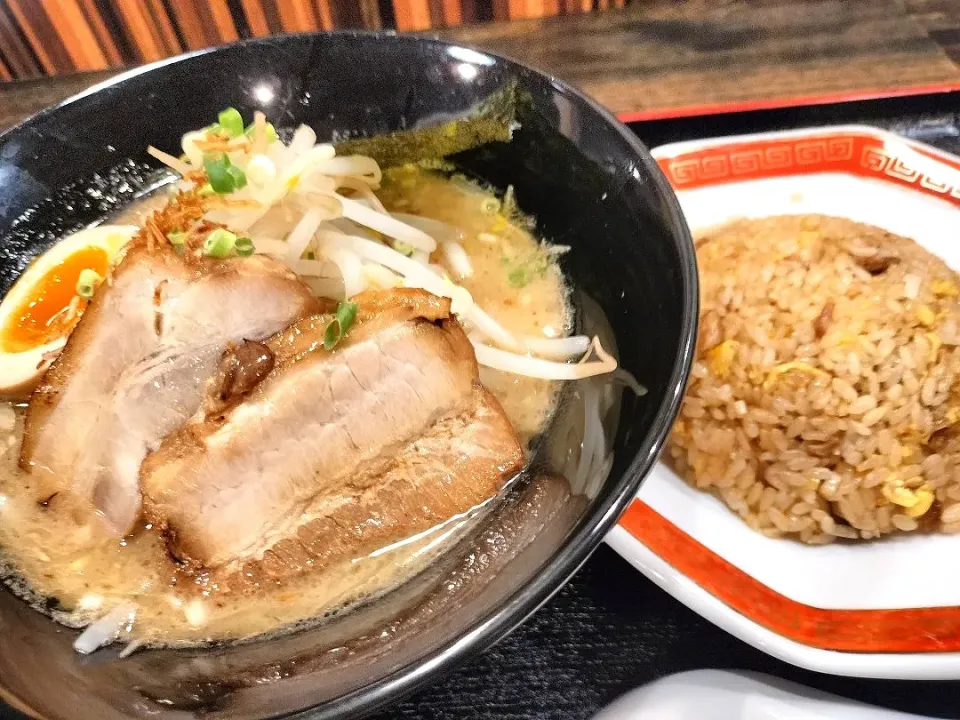 極塩ラーメン
半チャーハンセット|ゆずあんずさん