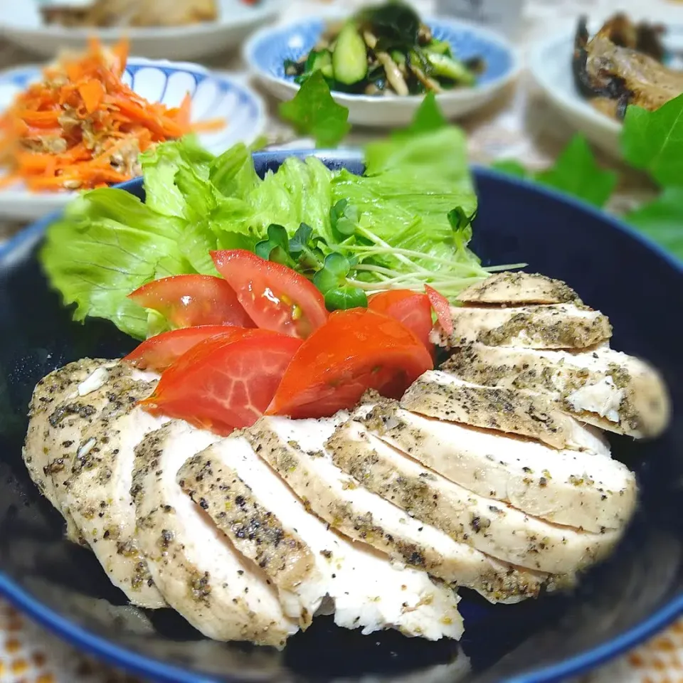 パストラミ風〜
柚子胡椒＆ブラックペッパーの
サラダチキン🥗|とまと🍅さん