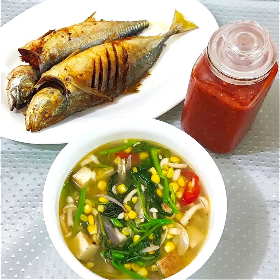 Nasi Campur
- Sup Sayur Campur
- Ikan Goreng
- Sambal Belacan|simatasepetさん