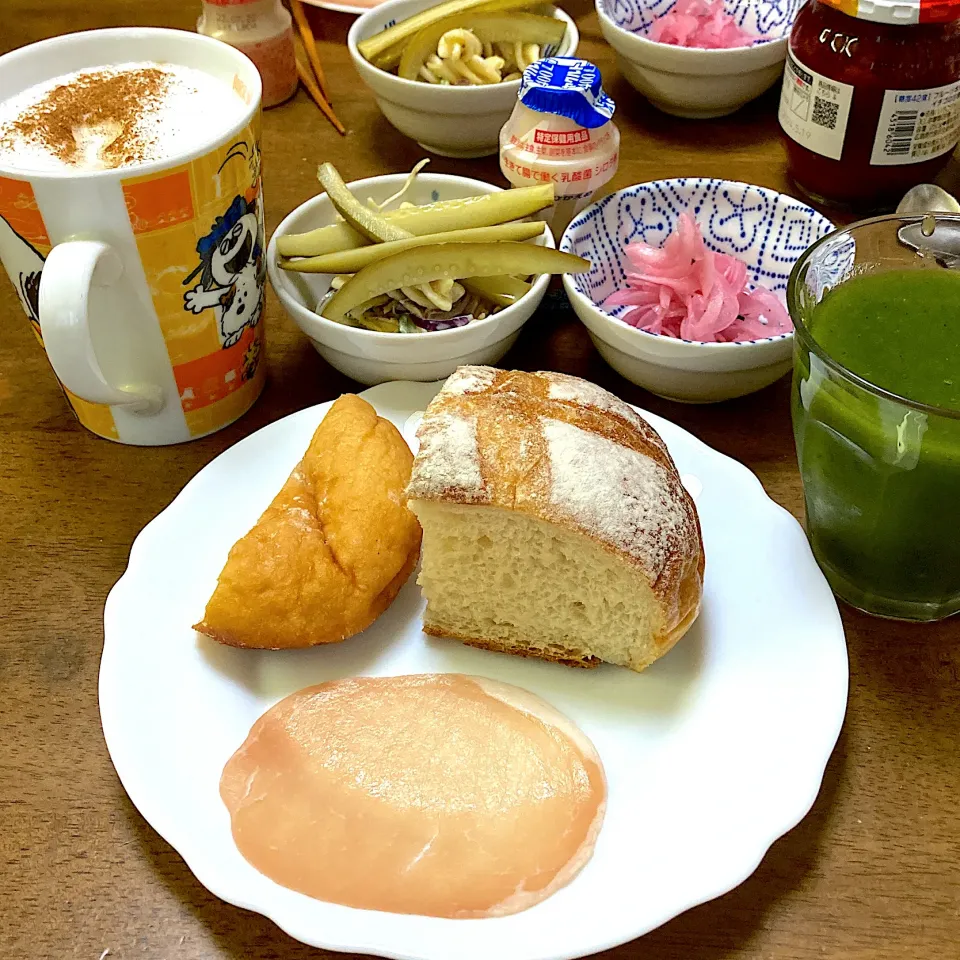 Snapdishの料理写真:半額パン|みんみんさん